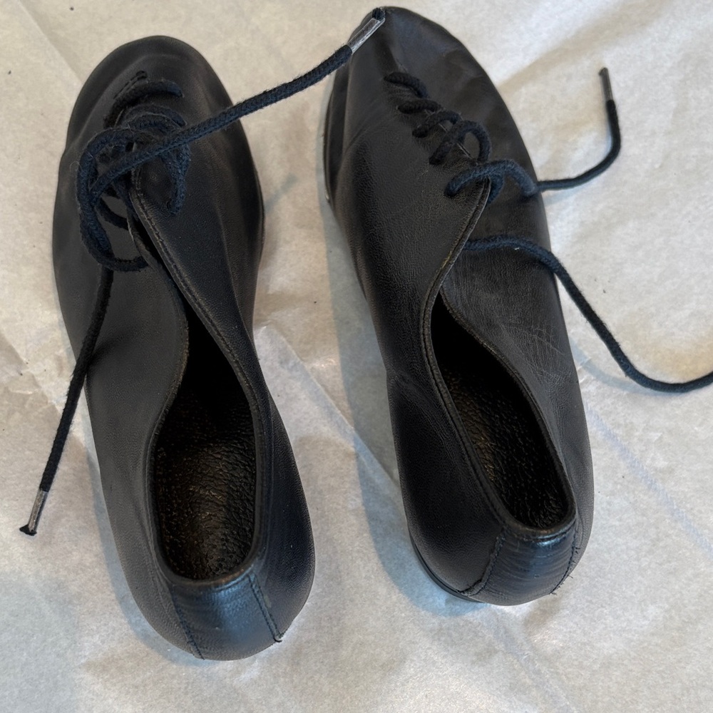 LEO'S ULTRATONE TAP DANCE SHOES.